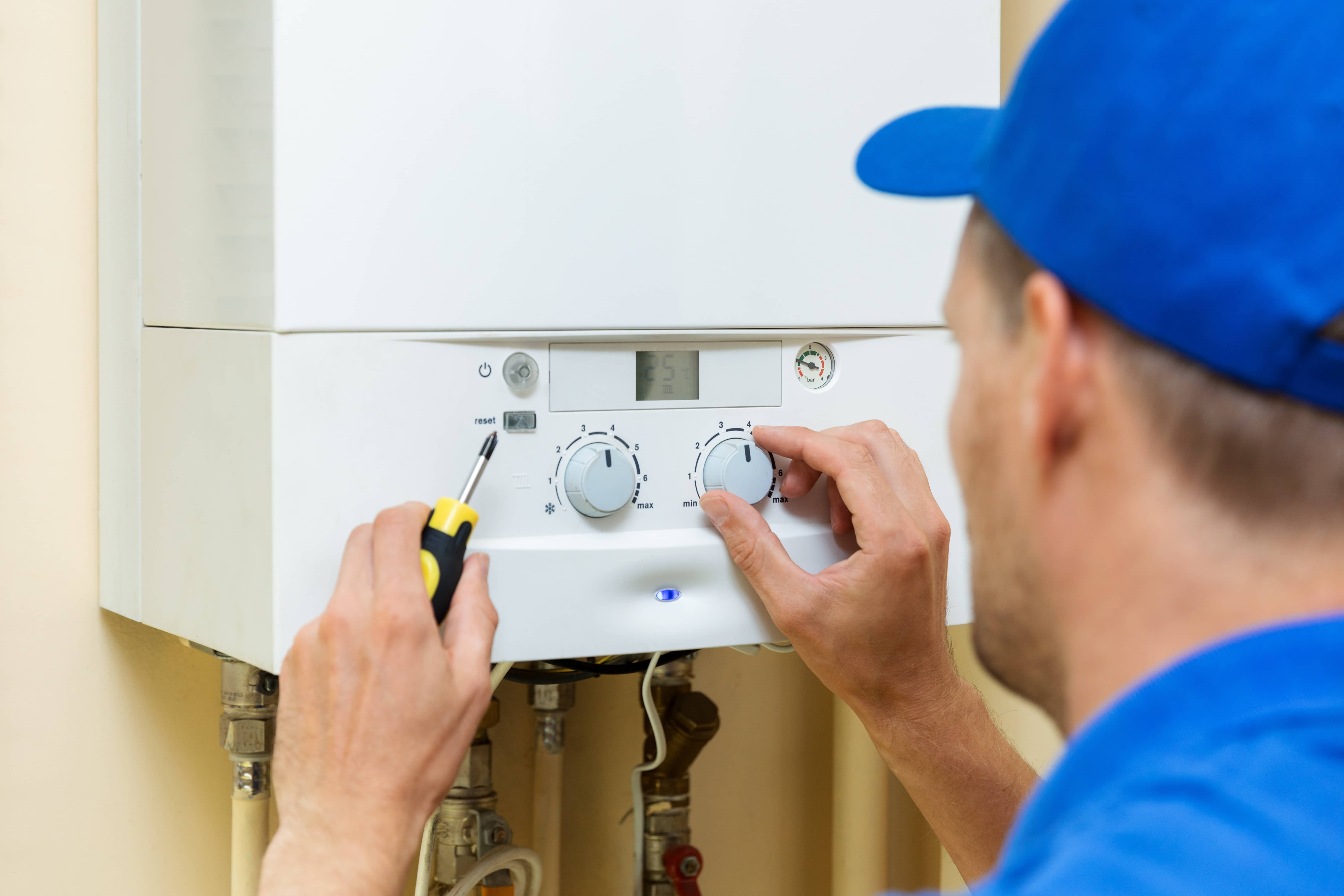 Reglare temperatura prin termostat conectat la centrala termică.