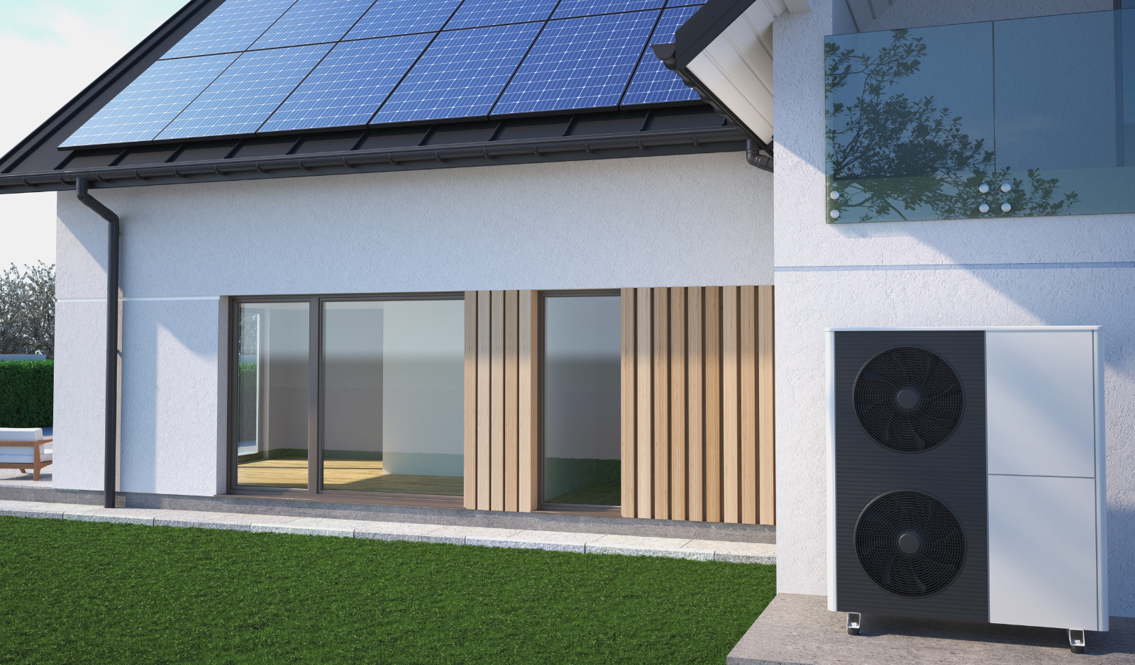 Casă modernă cu panouri fotovoltaice pe acoperiș și pompă de căldură aer-apă instalată la exterior, soluție pentru independență energetică.