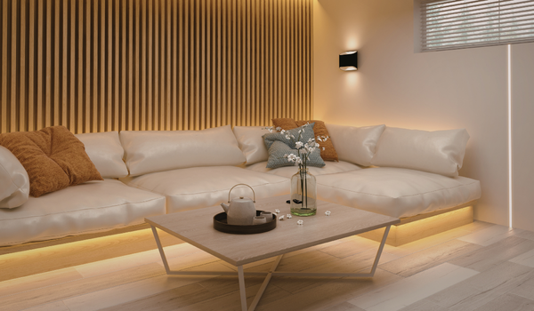 Living modern cu iluminat LED cald și eficient